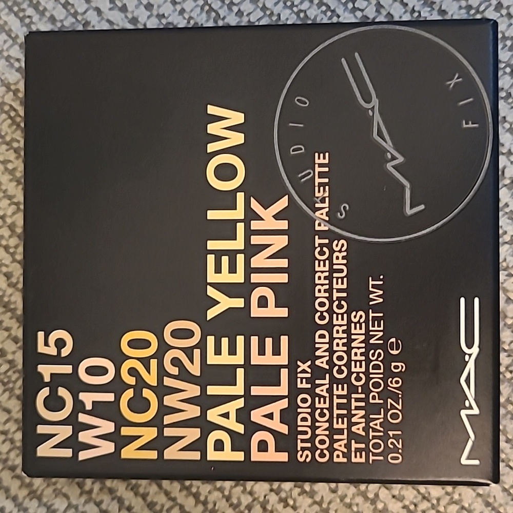 MAC concealer : yellow pink palette